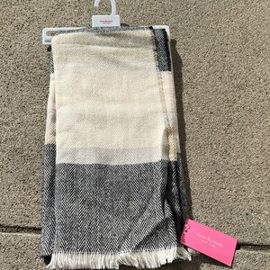 Isaac Mizrahi Cream and Black Herringbone Wrap Scarf brand new with tags